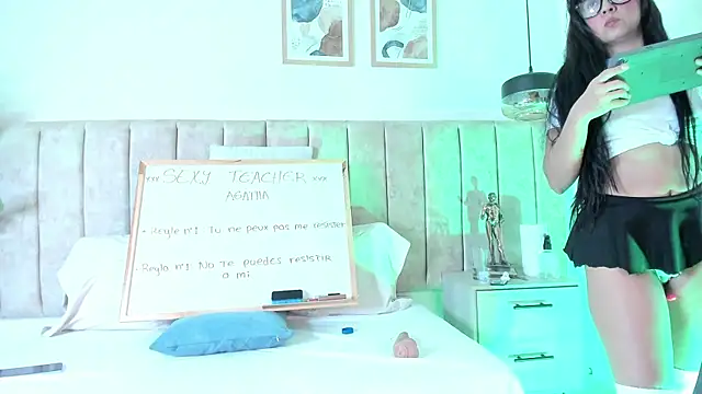 Snapshot of AgathaSavage chatting on April 11, 2026, 1:46 am AgathaSavage online show from April 11, 2026, 1:46 am