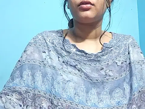 Emma 4433 online show from April 14, 2026, 5:40 pm