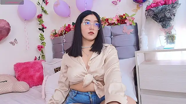 Isabella Roses  online show from April 4, 2026, 9:10 pm