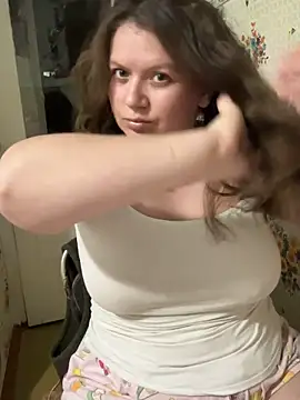 Nenssy555 online show from April 9, 2026, 7:53 pm