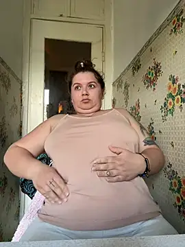 Nenssy555 online show from April 13, 2026, 2:10 pm