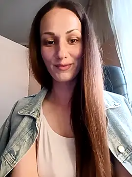 LunaCrystall online show from April 10, 2026, 4:14 pm