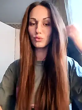 LunaCrystall online show from April 9, 2026, 4:02 pm