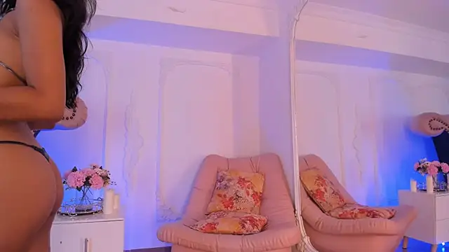 Snapshot of LucianaBlanco_ chatting on May 4, 2026, 8:44 pm LucianaBlanco online show from May 4, 2026, 8:44 pm