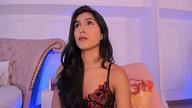 Snapshot of LucianaBlanco_ chatting on May 6, 2026, 8:24 pm LucianaBlanco online show from May 6, 2026, 8:24 pm