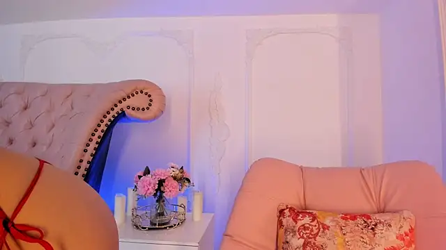 Snapshot of LucianaBlanco_ chatting on April 19, 2026, 2:51 pm LucianaBlanco online show from April 19, 2026, 2:51 pm
