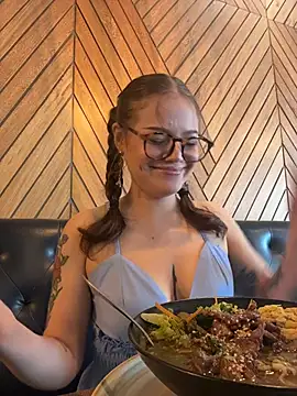 Tallulah Kinky online show from April 15, 2026, 7:58 pm