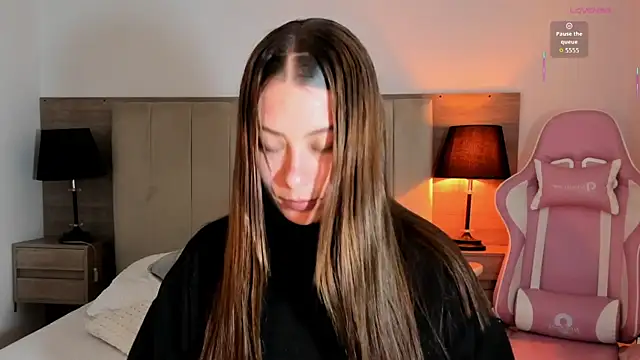 alejarosee online show from March 27, 2026, 8:10 pm