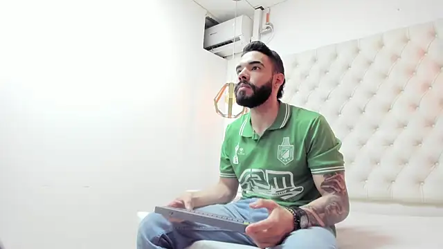 JEAN LEWIS2 online show from April 11, 2026, 7:17 pm