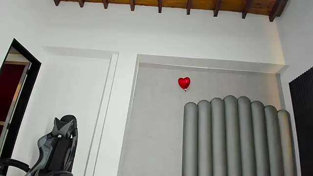 Snapshot of camilagrey_ chatting on March 19, 2026, 8:09 pm camilagrey online show from March 19, 2026, 8:09 pm