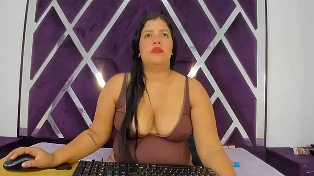 kiaraht online show from April 16, 2026, 4:35 am