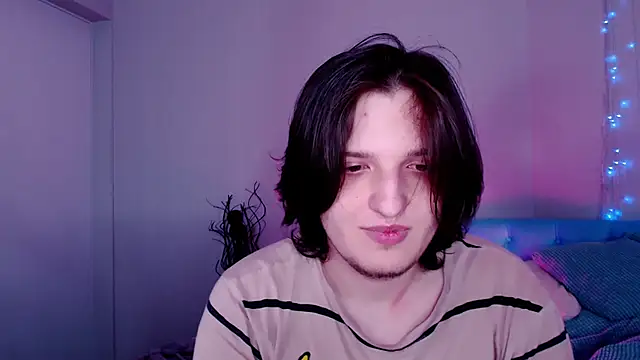 delalex online show from April 8, 2026, 9:27 pm