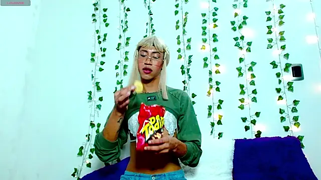 Andrea Nx online show from April 6, 2026, 6:42 pm