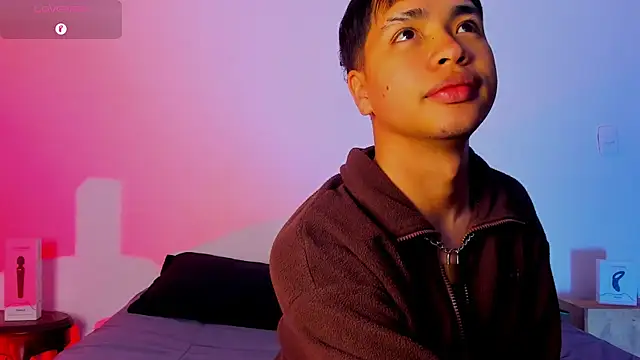 Snapshot of Lee_Colee chatting on April 28, 2026, 9:19 pm Lee Colee online show from April 28, 2026, 9:19 pm