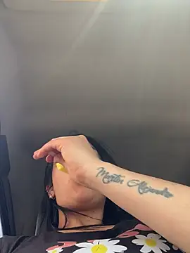 Snapshot of leila_moretti chatting on April 1, 2026, 7:11 pm leila moretti online show from April 1, 2026, 7:11 pm