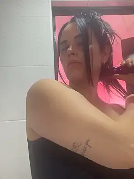 Snapshot of leila_moretti chatting on April 13, 2026, 7:29 pm leila moretti online show from April 13, 2026, 7:29 pm