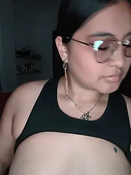 LaylaZurek  online show from June 24, 2026, 1:37 am