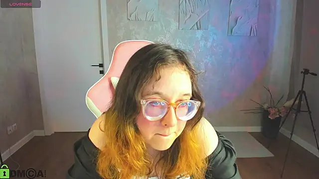 Snapshot of Aleks-caster chatting on April 8, 2026, 9:22 am Aleks-caster online show from April 8, 2026, 9:22 am