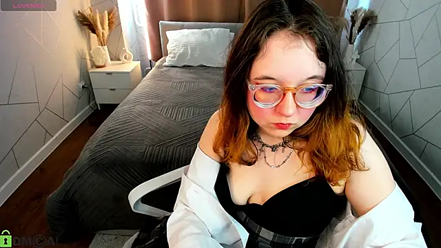 Snapshot of Aleks-caster chatting on April 1, 2026, 10:05 am Aleks-caster online show from April 1, 2026, 10:05 am