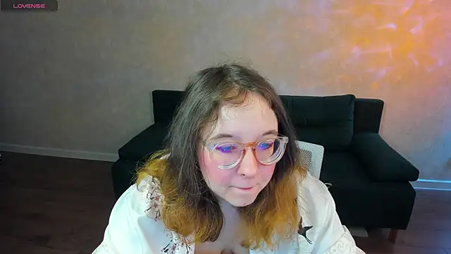 Snapshot of Aleks-caster chatting on April 16, 2026, 1:17 am Aleks-caster online show from April 16, 2026, 1:17 am