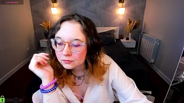 Snapshot of Aleks-caster chatting on April 3, 2026, 9:05 am Aleks-caster online show from April 3, 2026, 9:05 am