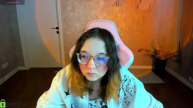 Snapshot of Aleks-caster chatting on April 14, 2026, 1:21 am Aleks-caster online show from April 14, 2026, 1:21 am