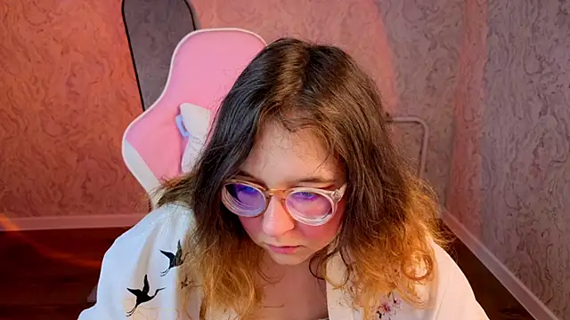 Snapshot of Aleks-caster chatting on April 15, 2026, 9:26 am Aleks-caster online show from April 15, 2026, 9:26 am