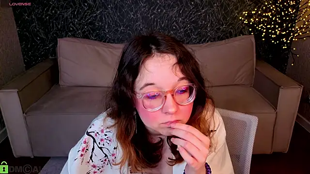 Snapshot of Aleks-caster chatting on April 13, 2026, 9:46 am Aleks-caster online show from April 13, 2026, 9:46 am