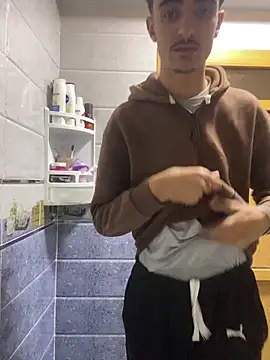 Snapshot of Achrafsad9i chatting on April 13, 2026, 8:46 pm Achrafsad9i online show from April 13, 2026, 8:46 pm