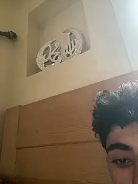 Snapshot of Achrafsad9i chatting on April 8, 2026, 5:25 pm Achrafsad9i online show from April 8, 2026, 5:25 pm