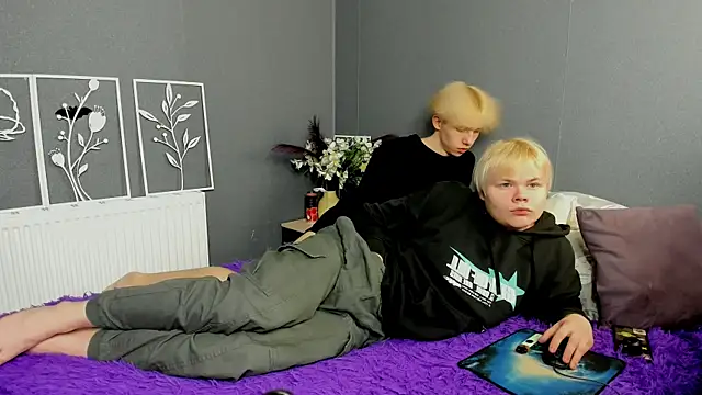 Snapshot of Mark_Brain chatting on April 10, 2026, 12:01 pm Mark Brain online show from April 10, 2026, 12:01 pm