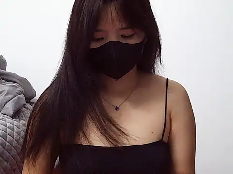 VyVy18 online show from April 14, 2026, 1:27 pm