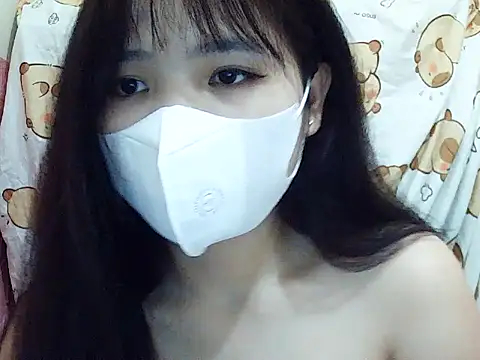 VyVy18 online show from April 3, 2026, 1:17 pm