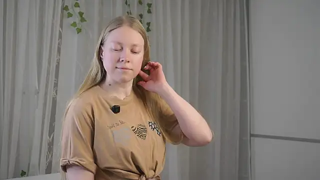 LashandaDevoto online show from March 27, 2026, 11:33 am