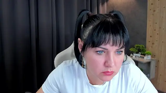 claradunkel online show from March 16, 2026, 4:42 am