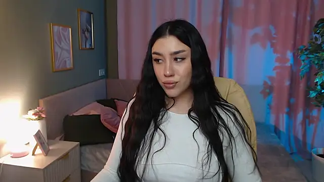 Winonna Ryder online show from March 25, 2026, 10:03 am
