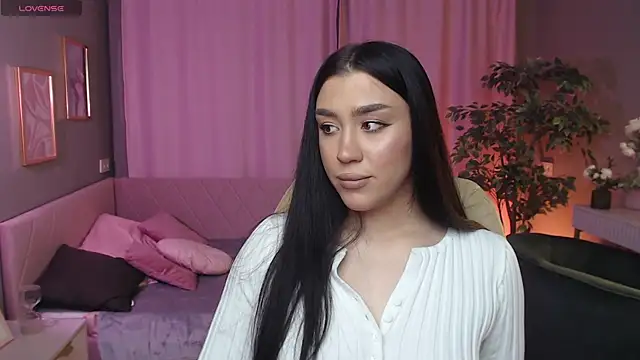 Winonna Ryder online show from May 21, 2026, 7:39 am