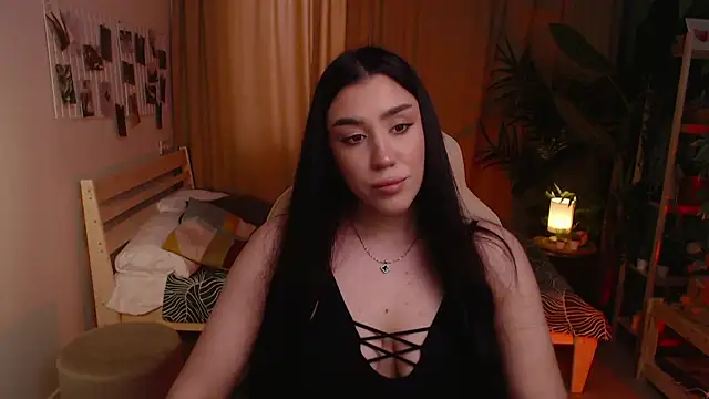 Winonna Ryder online show from March 19, 2026, 7:52 am