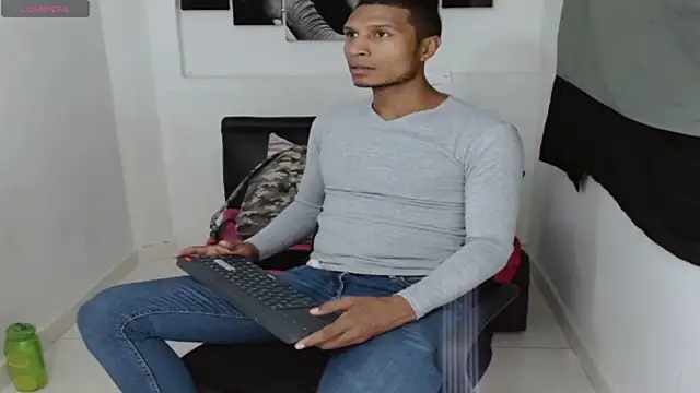 Snapshot of chrisramosv chatting on March 25, 2026, 11:14 pm chrisramosv online show from March 25, 2026, 11:14 pm