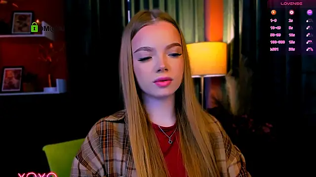 Snapshot of maddy_moah chatting on April 13, 2026, 5:00 am maddy moah online show from April 13, 2026, 5:00 am