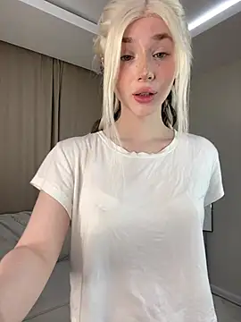 KittiLin online show from April 8, 2026, 9:38 pm