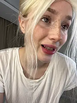 KittiLin online show from April 5, 2026, 8:59 pm