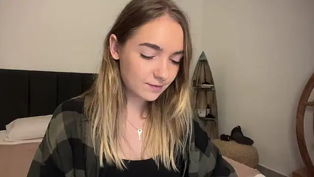 RoxyWet online show from April 16, 2026, 1:45 pm