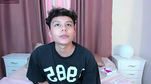 Snapshot of chico_medusa chatting on April 4, 2026, 8:37 pm chico medusa online show from April 4, 2026, 8:37 pm