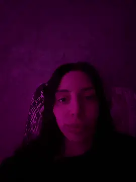 MishellKins online show from April 8, 2026, 5:03 pm