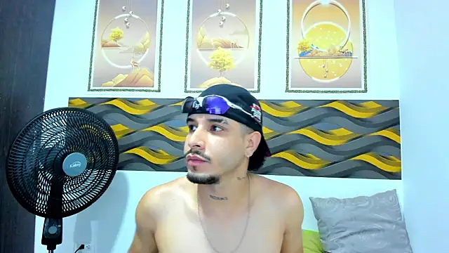 Snapshot of Leon_Hotx chatting on May 23, 2026, 7:13 pm Leon Hotx online show from May 23, 2026, 7:13 pm