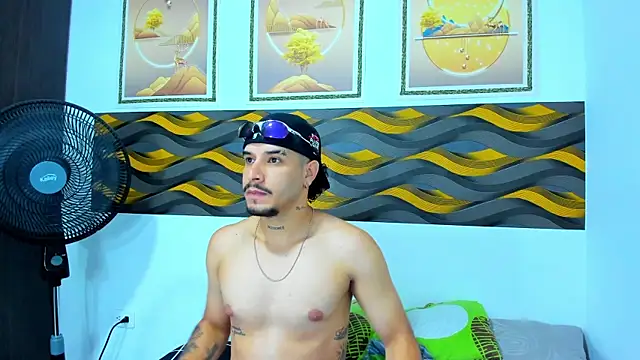 Snapshot of Leon_Hotx chatting on April 26, 2026, 1:19 pm Leon Hotx online show from April 26, 2026, 1:19 pm