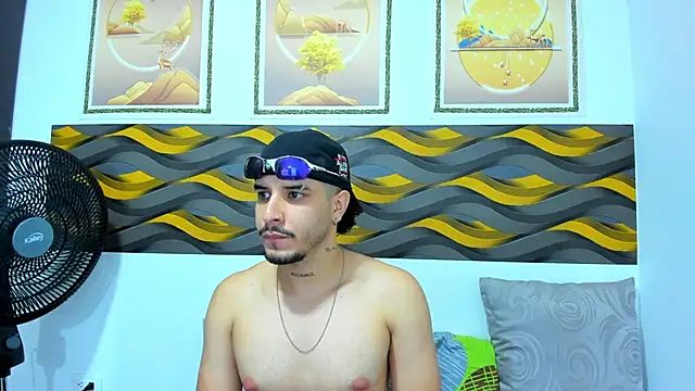 Snapshot of Leon_Hotx chatting on May 15, 2026, 7:23 pm Leon Hotx online show from May 15, 2026, 7:23 pm
