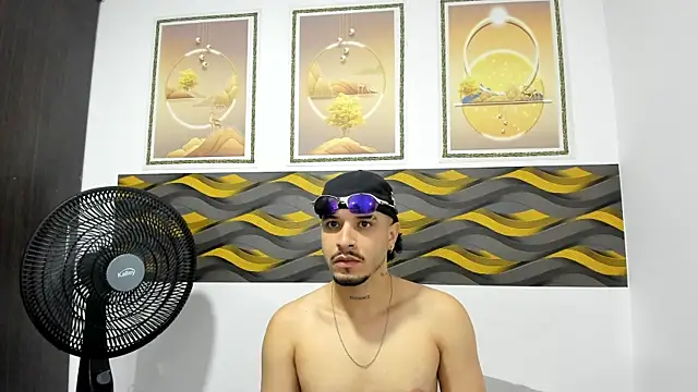 Snapshot of Leon_Hotx chatting on May 27, 2026, 7:10 pm Leon Hotx online show from May 27, 2026, 7:10 pm