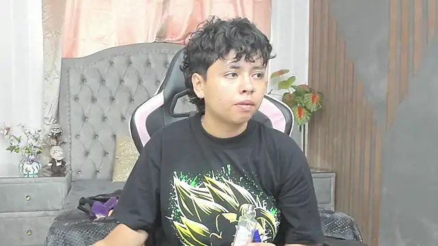 NikiEvanz online show from March 19, 2026, 8:20 pm